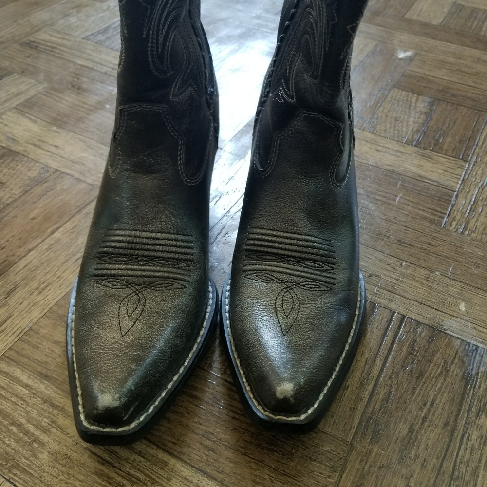 gray cowboy boots durango